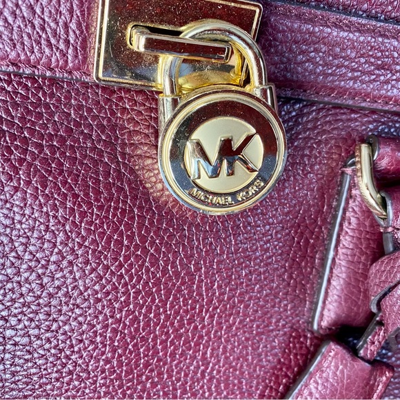 💃HP💃!Micheal Kors Hamilton, dust bag, shoulder strap never used, lock and key - Picture 4 of 15